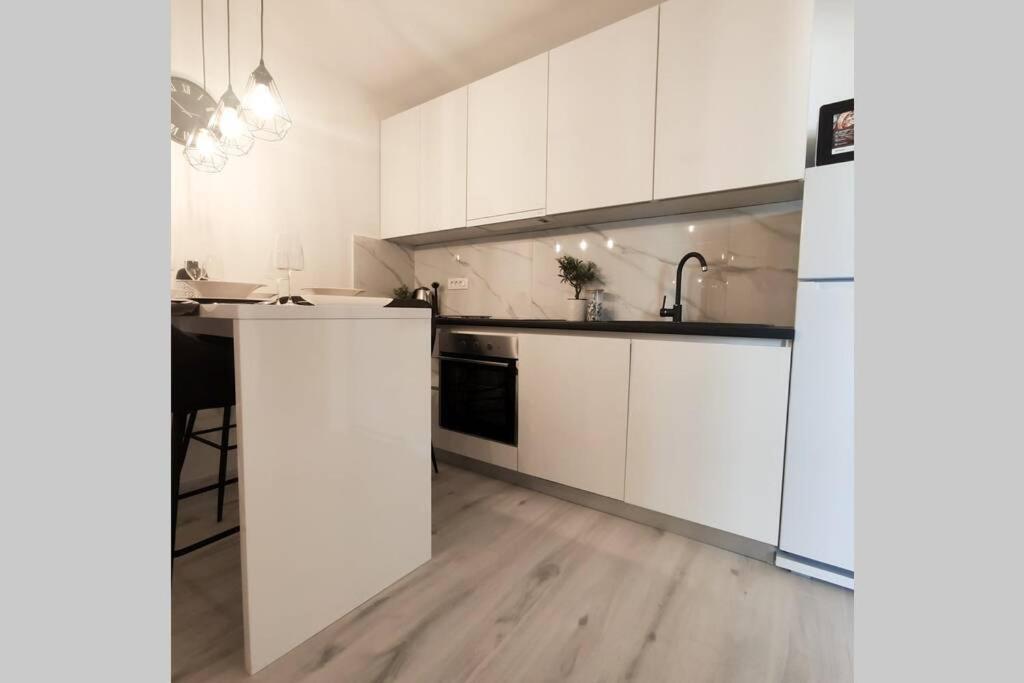New! Top Apartment, Split View From Above Екстериор снимка