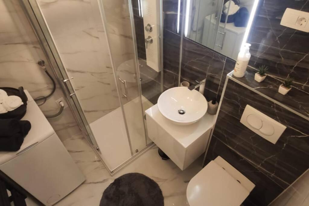 New! Top Apartment, Split View From Above Екстериор снимка